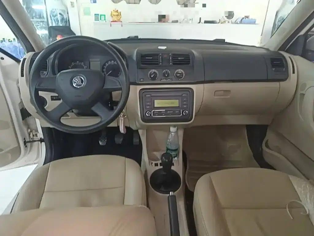 Fabia 2014 1.4L Manual Crystal Edition — миниатюра 10