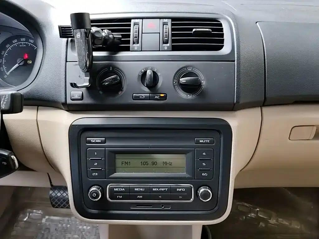 Fabia 2014 1.4L Automatic Crystal Edition — миниатюра 13