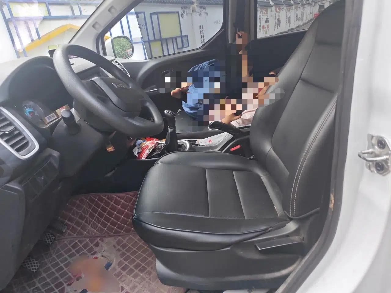 Jinbei Gold Hiace M Classic 2023 Panda Edition 1.5L Travel Lion Passenger Van 5/6/7 Seats — миниатюра 15