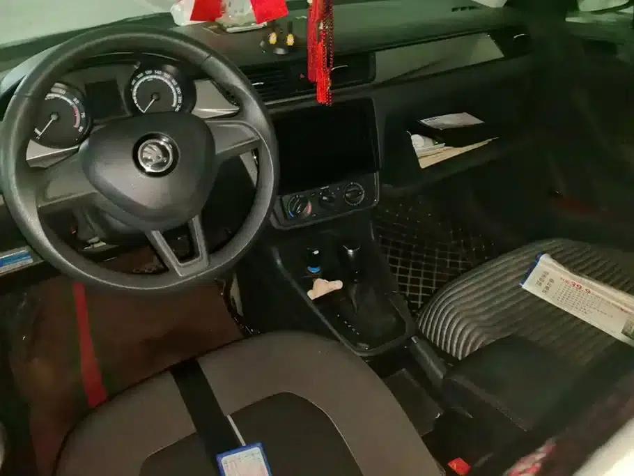 Rapid 2020 1.5L Automatic Standard Edition — миниатюра 12