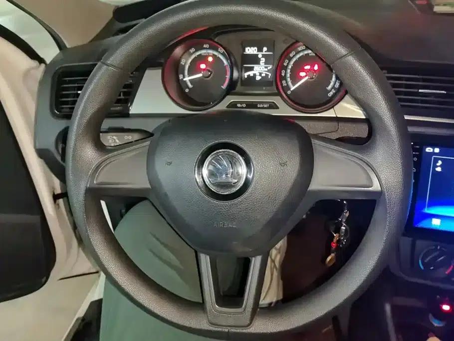 Rapid 2020 1.5L Automatic Standard Edition — миниатюра 15