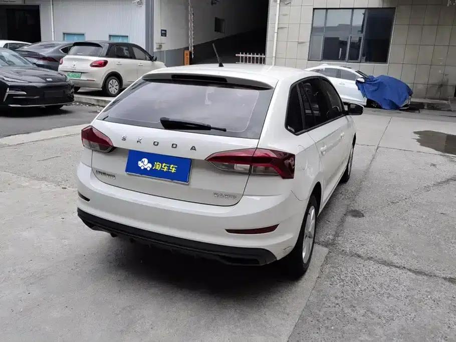Rapid 2020 1.5L Automatic Standard Edition — миниатюра 3