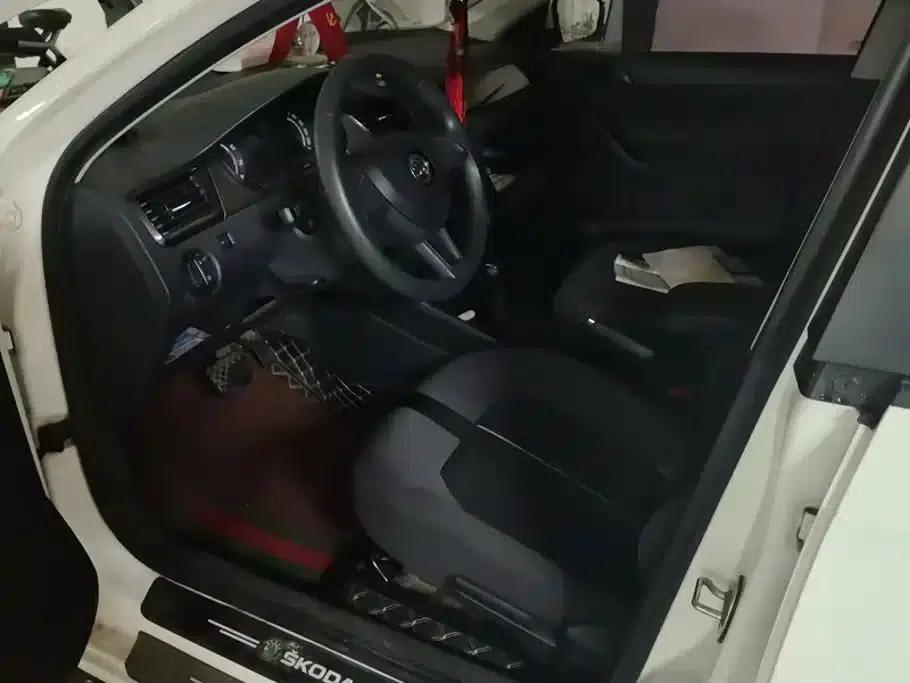 Rapid 2020 1.5L Automatic Standard Edition — миниатюра 9