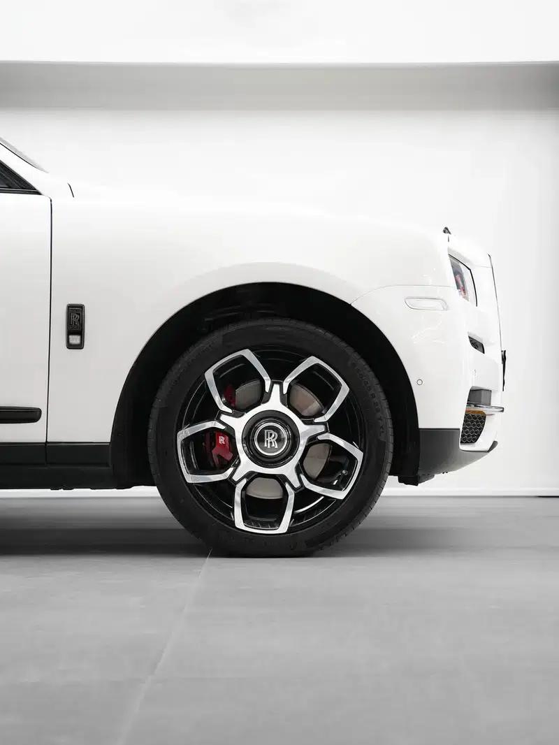 2020 Cullinan Black Badge — миниатюра 12