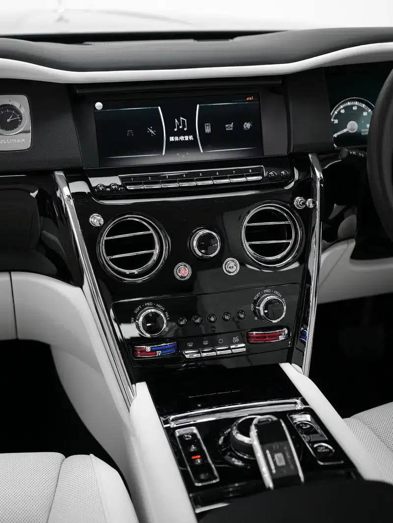 2021 Cullinan 6.7L Automatic 4WD 4-Seater Parallel Import — миниатюра 13