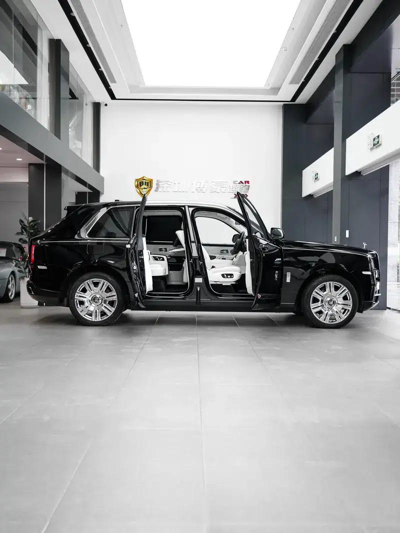 2021 Cullinan 6.7L Automatic 4WD 4-Seater Parallel Import — миниатюра 4