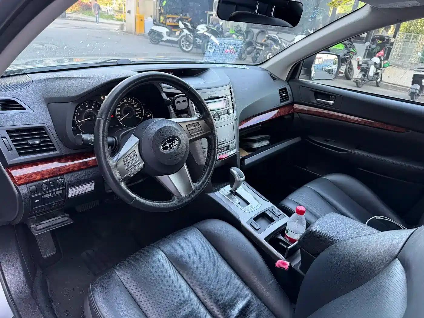 Outback 2010 2.5i Luxury Edition — миниатюра 4