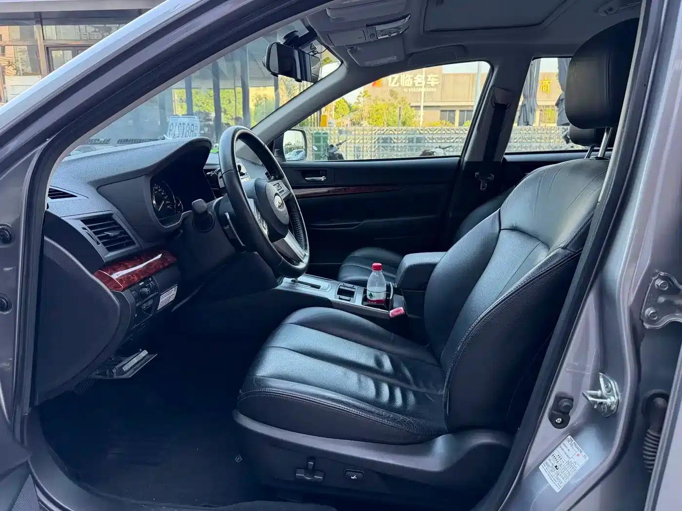 Outback 2010 2.5i Luxury Edition — миниатюра 6