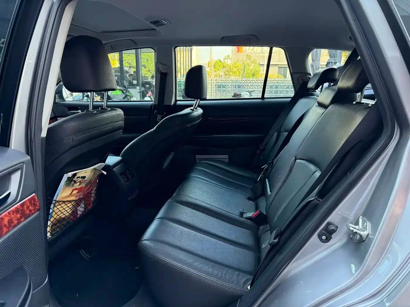 Outback 2010 2.5i Luxury Edition — миниатюра 8