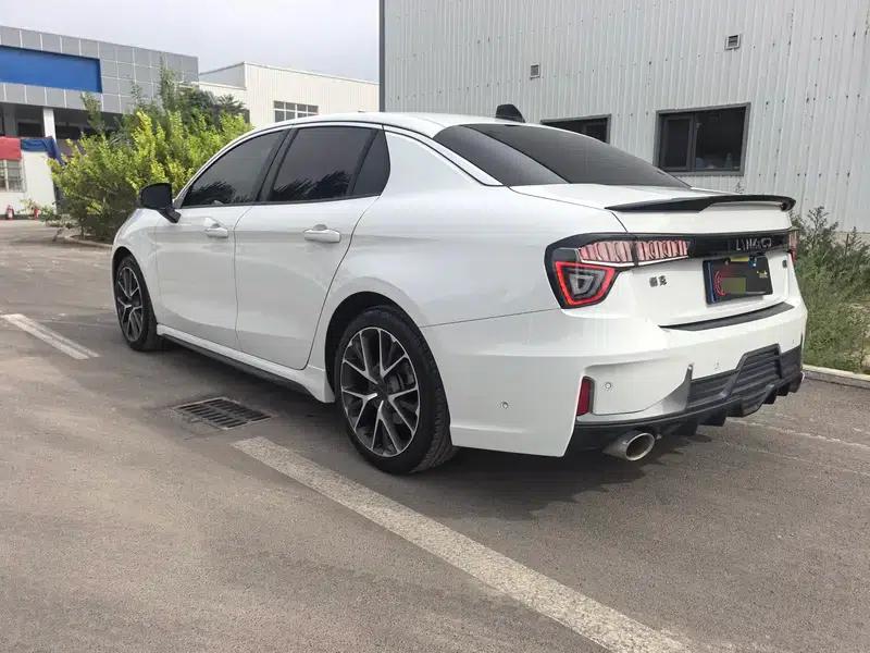 Lynk & Co 03 2019 1.5TD DCT Pro Edition — миниатюра 4