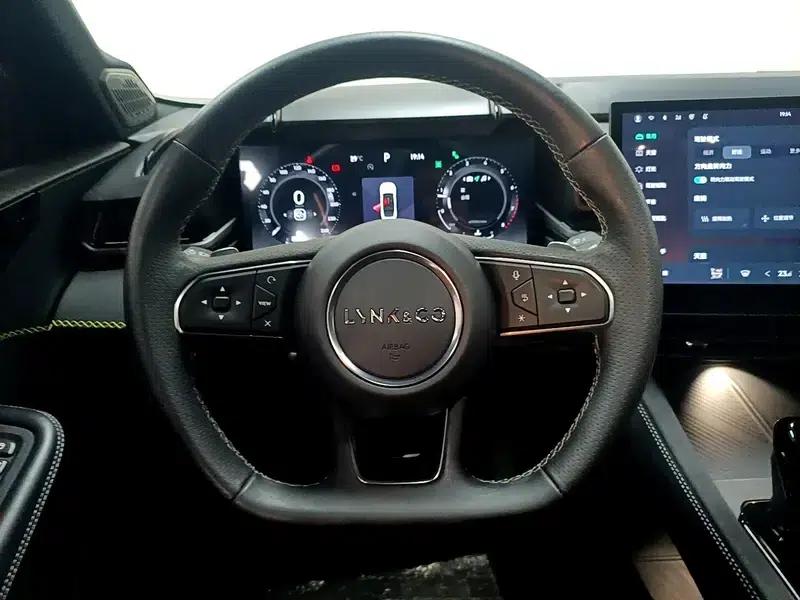 Lynk & Co 03 2023 1.5TD DCT Pro — миниатюра 16