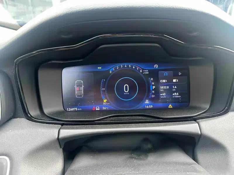 Lynk & Co 01 2017 2.0T AWD Pro Edition — миниатюра 11