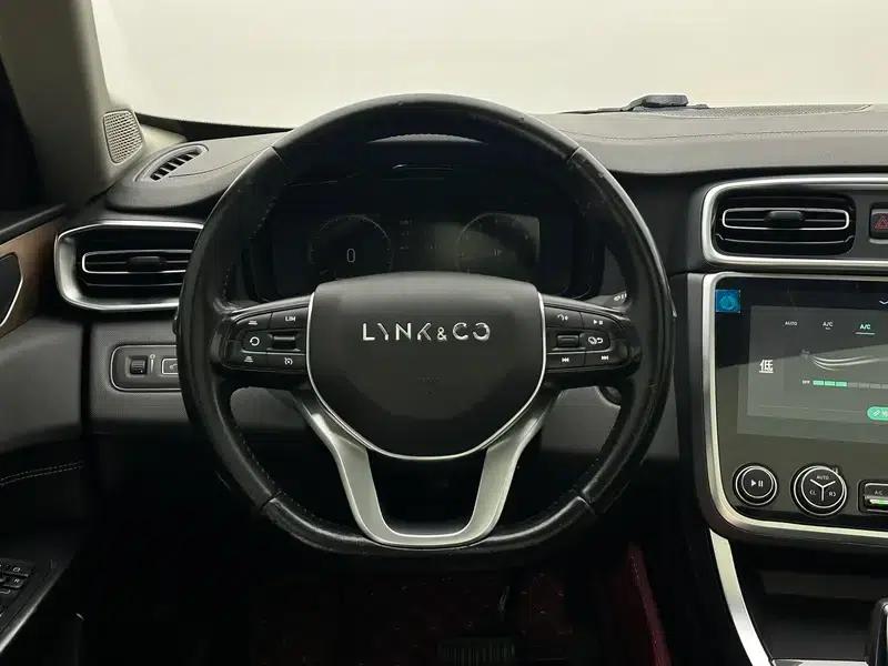 Lynk & Co 01 2020 2.0T 2WD Pure Pro Edition — миниатюра 16