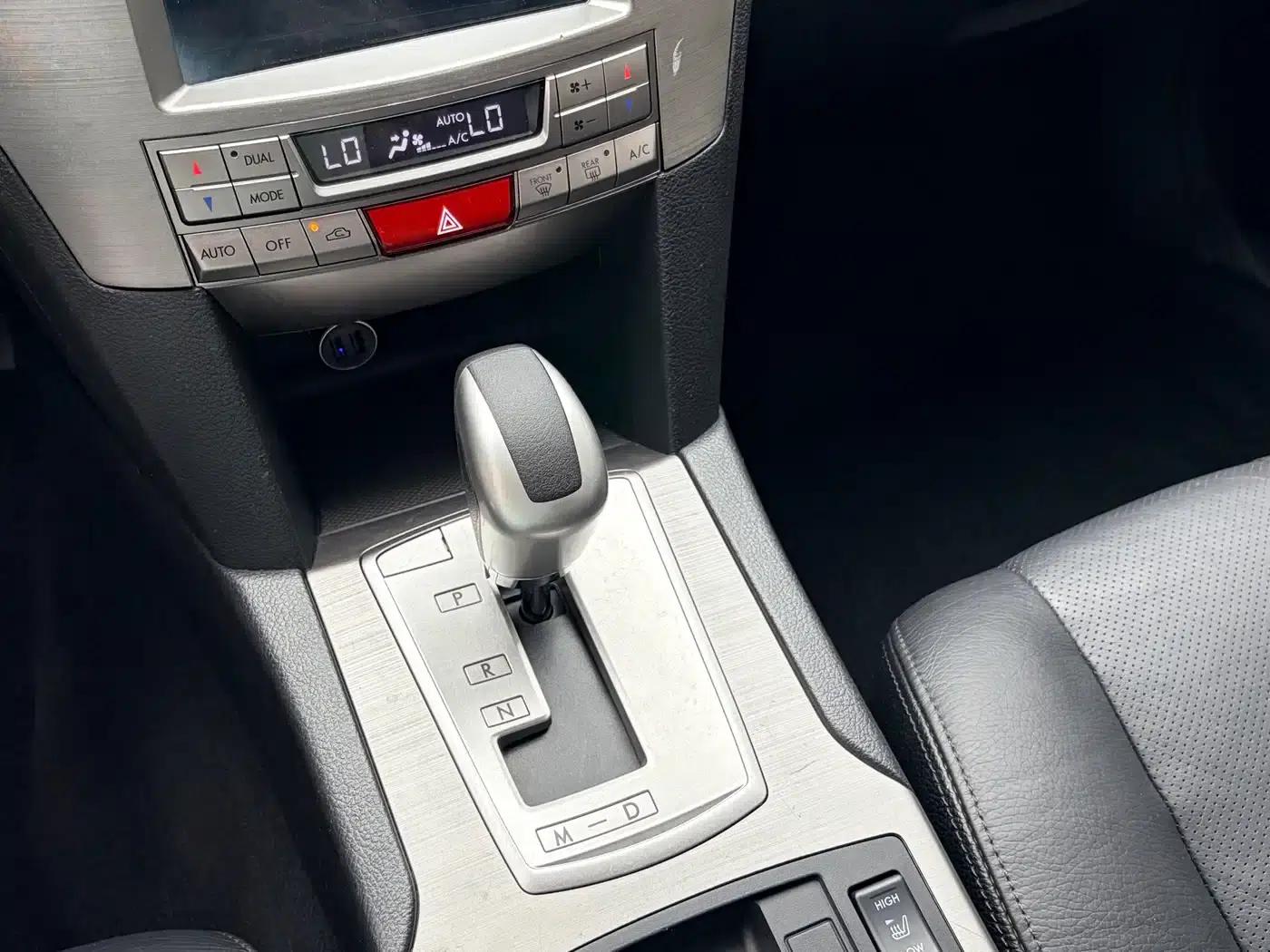Legacy 2010 2.0i Luxury Touring Edition — миниатюра 15