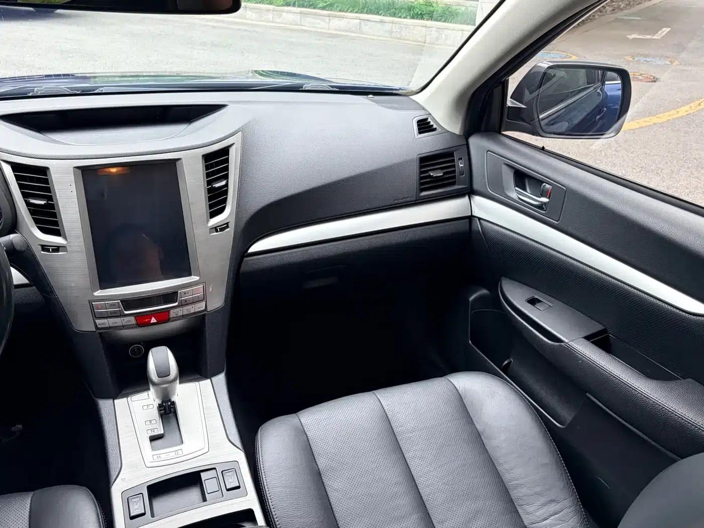 Legacy 2010 2.0i Luxury Touring Edition — миниатюра 9