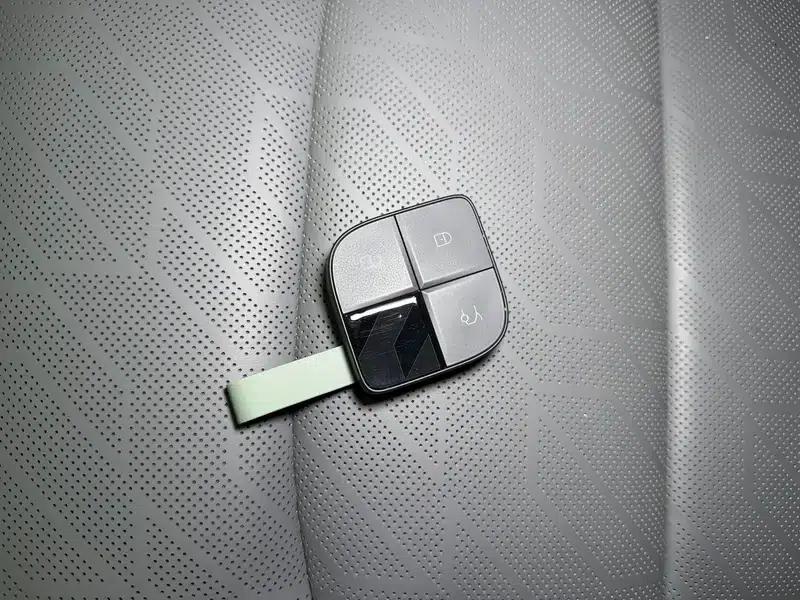 Lynk & Co 08 EM-P 2023 Model 220 AWD Performance Halo — миниатюра 11