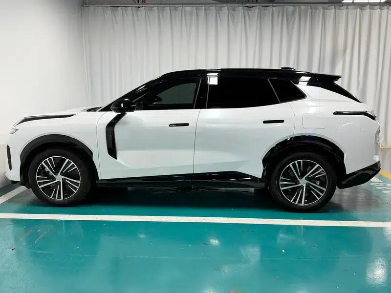Lynk & Co 08 EM-P 2023 Model 220 AWD Performance Halo — миниатюра 4