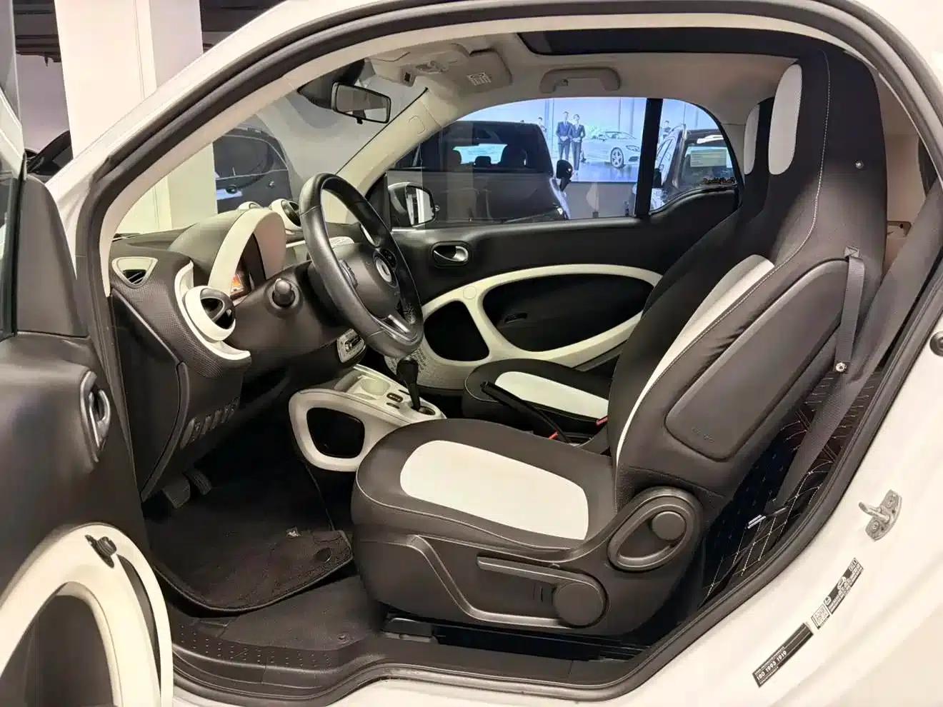 2015 Smart Fortwo 1.0L 52kW Hardtop Passion Edition — миниатюра 11