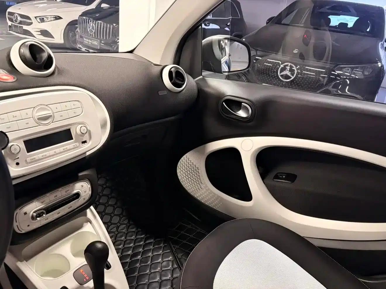 2015 Smart Fortwo 1.0L 52kW Hardtop Passion Edition — миниатюра 12