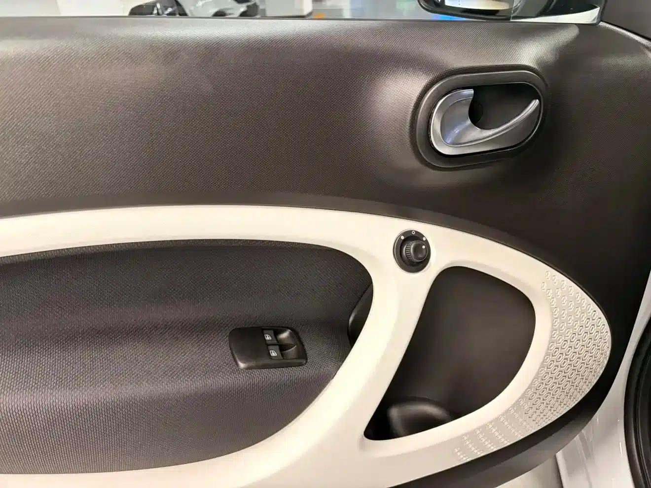 2015 Smart Fortwo 1.0L 52kW Hardtop Passion Edition — миниатюра 14