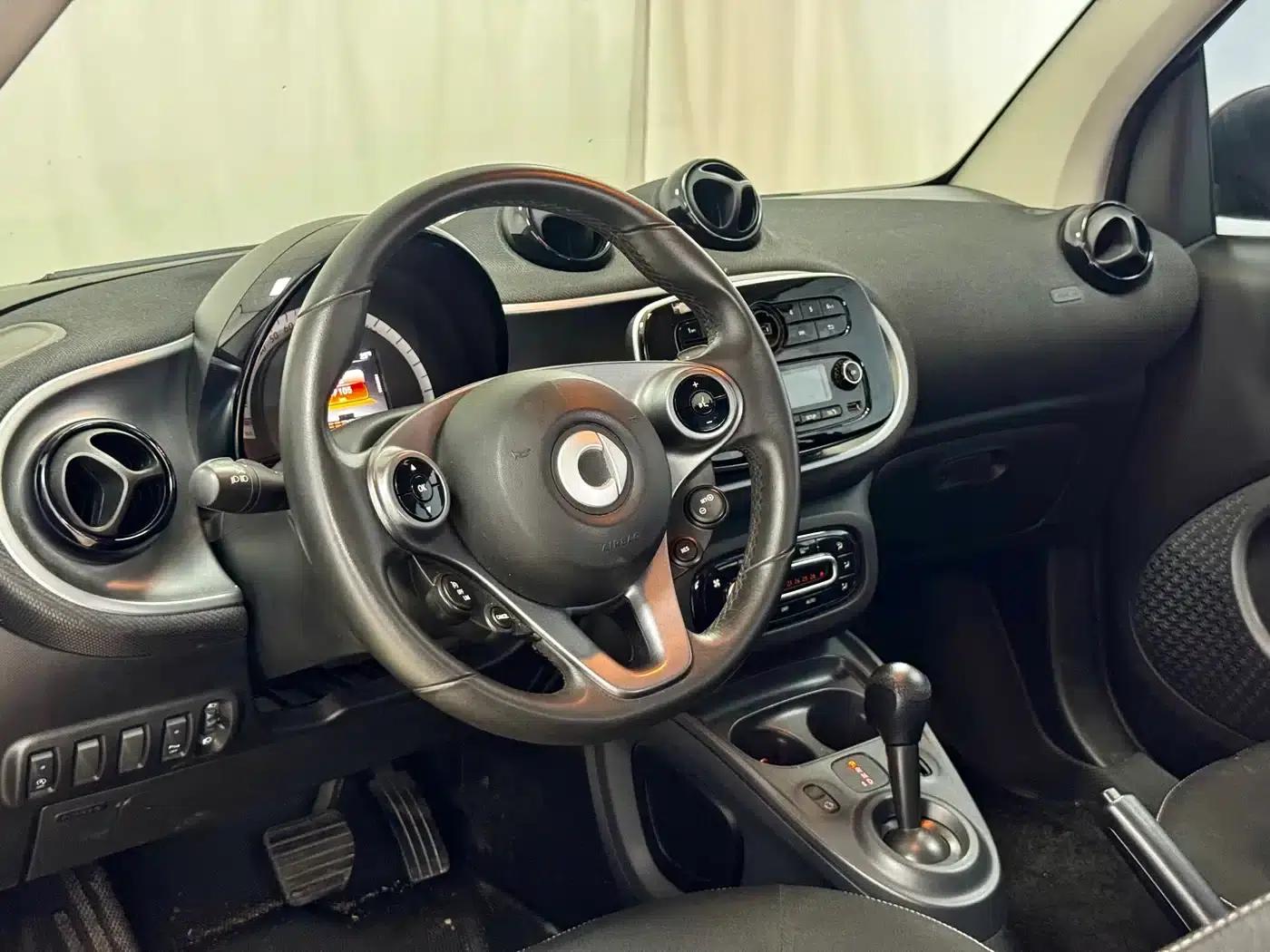 2015 Smart Fortwo 1.0L 52kW Hardtop Passion Edition — миниатюра 12