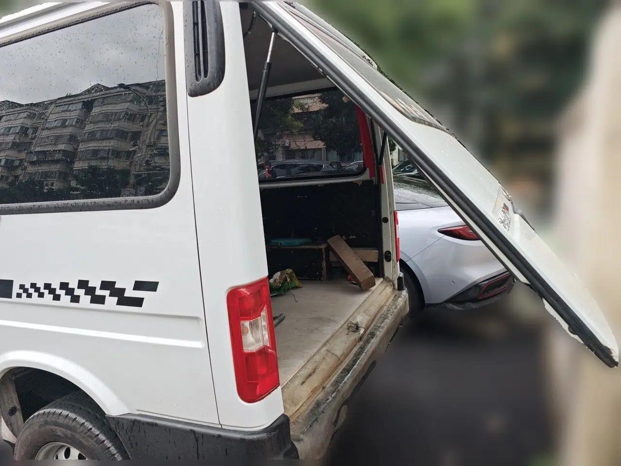 JMC Transit JMC Teshun 2.8T Short-轴 Low-roof 6-seater (Diesel) — миниатюра 19