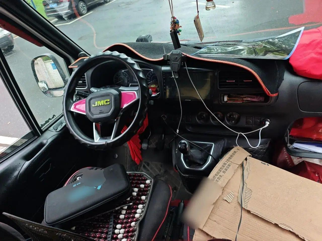 JMC Transit JMC Teshun 2.8T Short-轴 Low-roof 6-seater (Diesel) — миниатюра 9