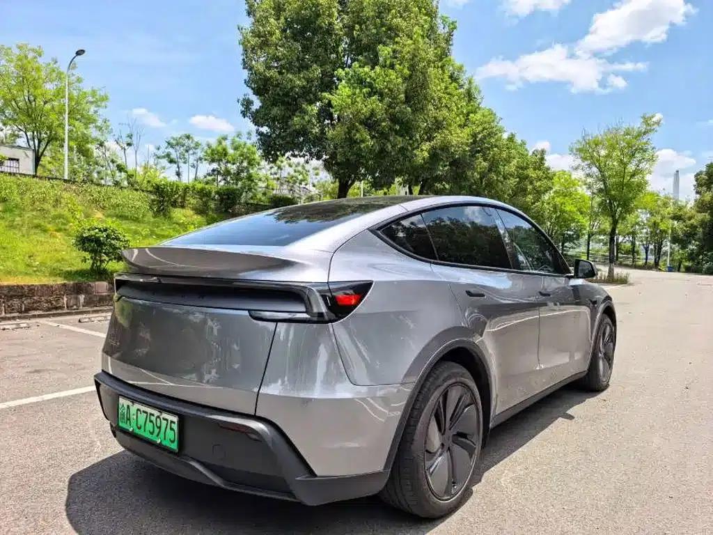 Model Y 2025 Rear-Wheel Drive — миниатюра 4