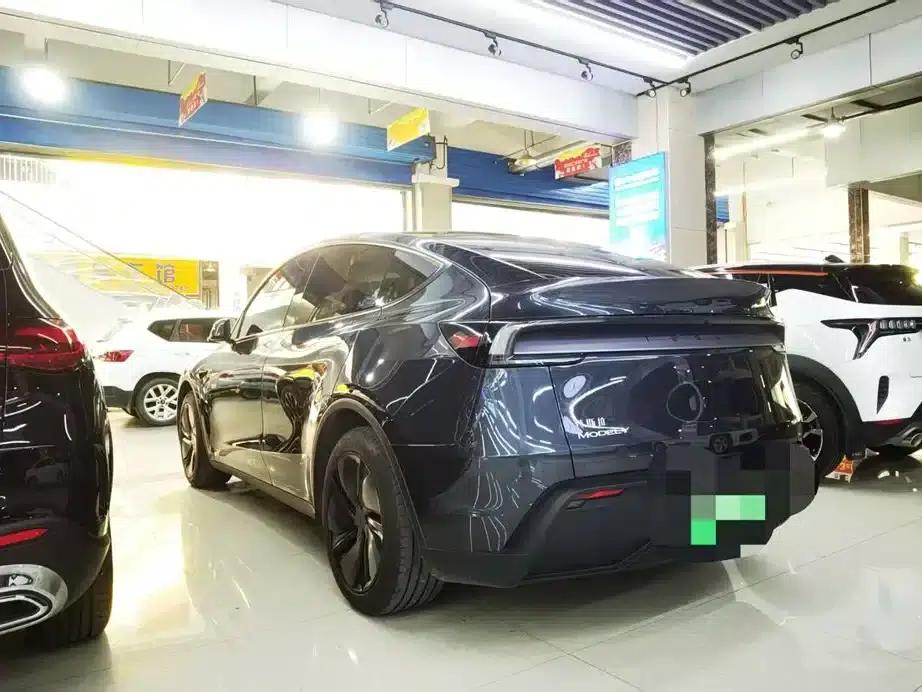 Model Y 2025 Rear-Wheel Drive — миниатюра 5