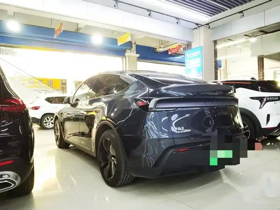 Model Y 2025 Rear-Wheel Drive — миниатюра 7