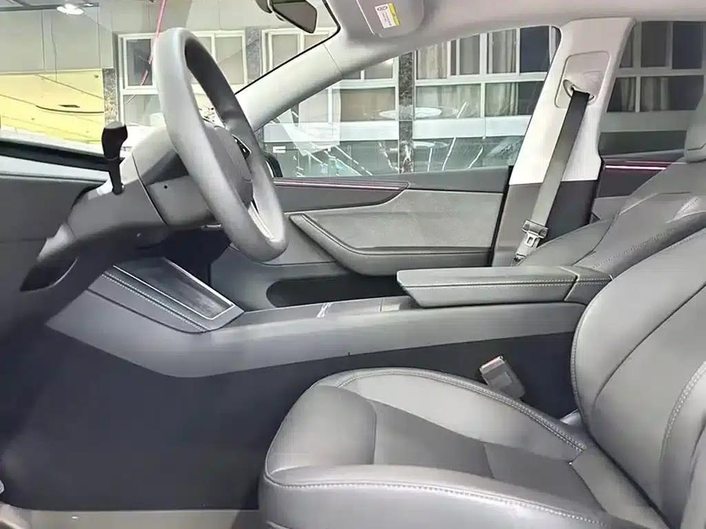Model Y 2025 Rear-Wheel Drive — миниатюра 10