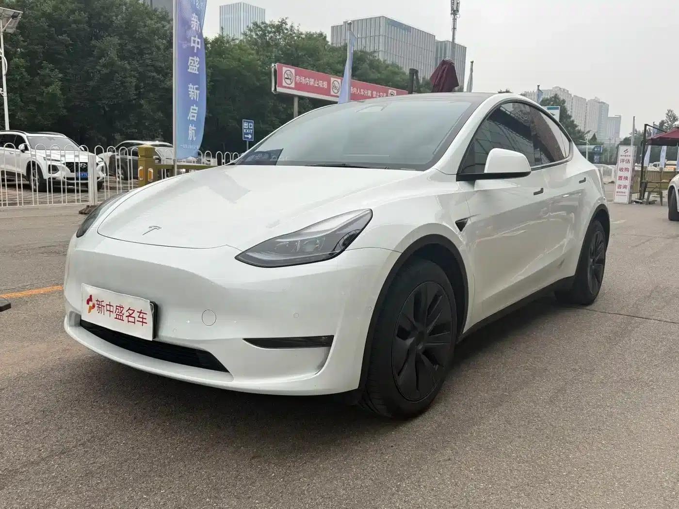 Model Y 2023 Long Range All-Wheel Drive — миниатюра 1