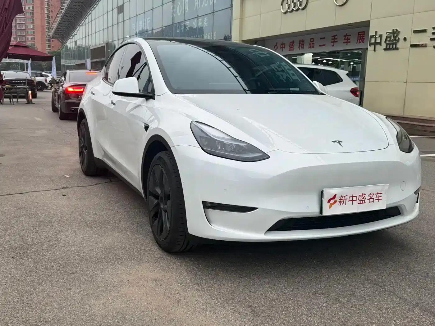 Model Y 2023 Long Range All-Wheel Drive — миниатюра 3