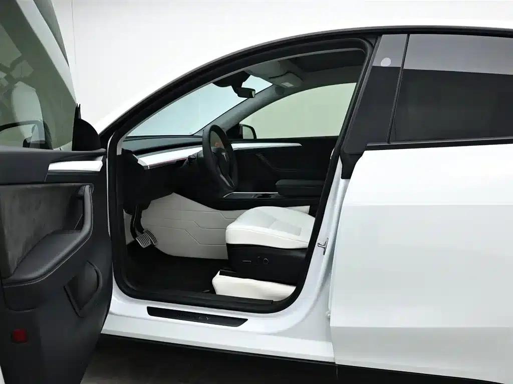 Model Y 2024 Rear-Wheel Drive — миниатюра 17