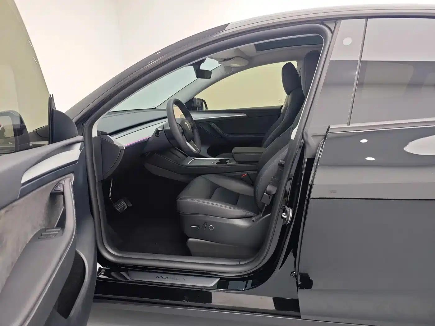 Model Y 2023 Rear-Wheel Drive — миниатюра 13