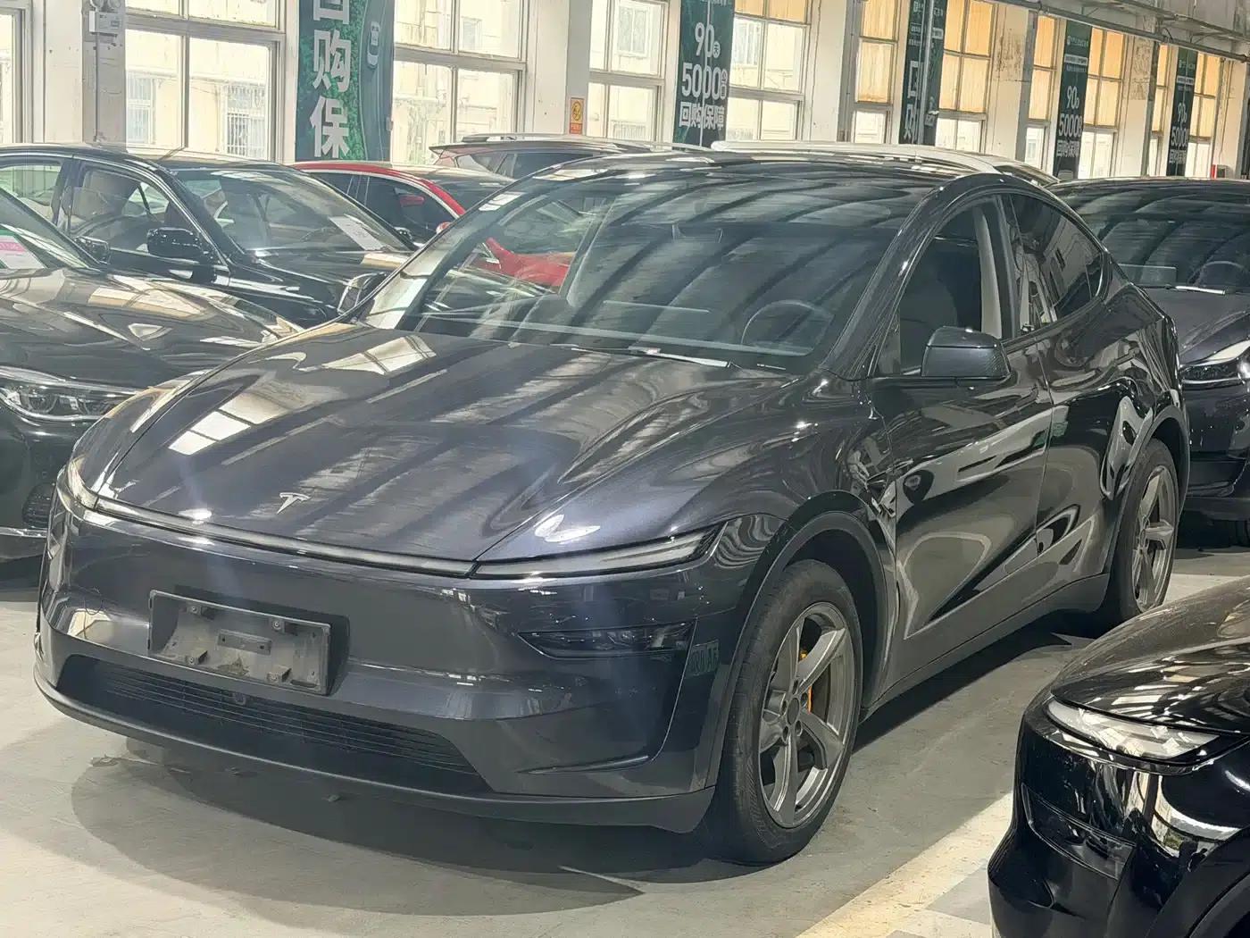 Model Y 2025 Rear-Wheel Drive — миниатюра 1