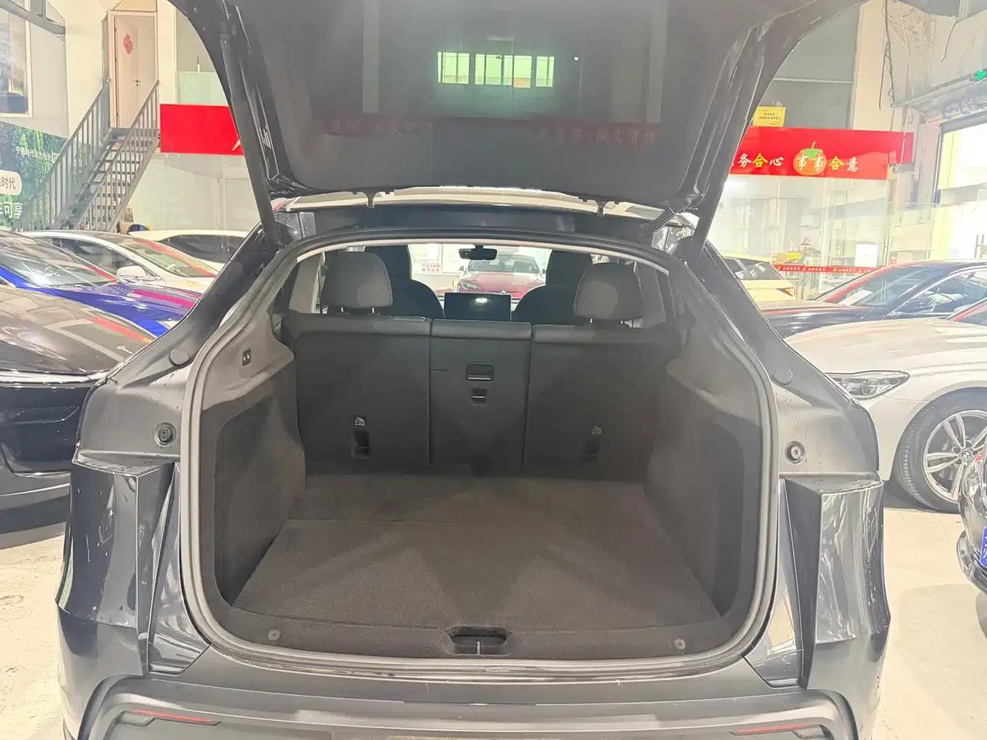 Model Y 2025 Rear-Wheel Drive — миниатюра 8