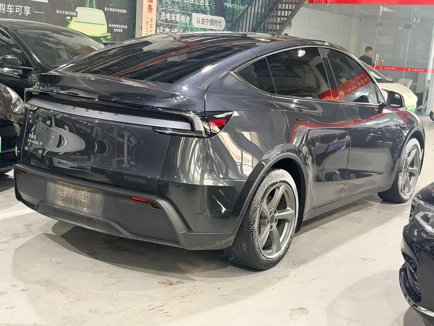 Model Y 2025 Rear-Wheel Drive — миниатюра 10