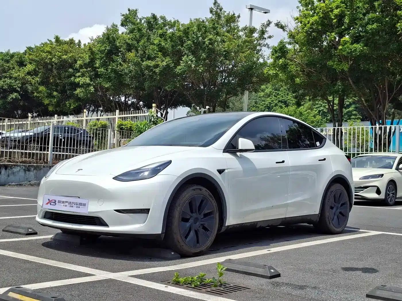 Model Y 2024 Long Range All-Wheel Drive — миниатюра 1