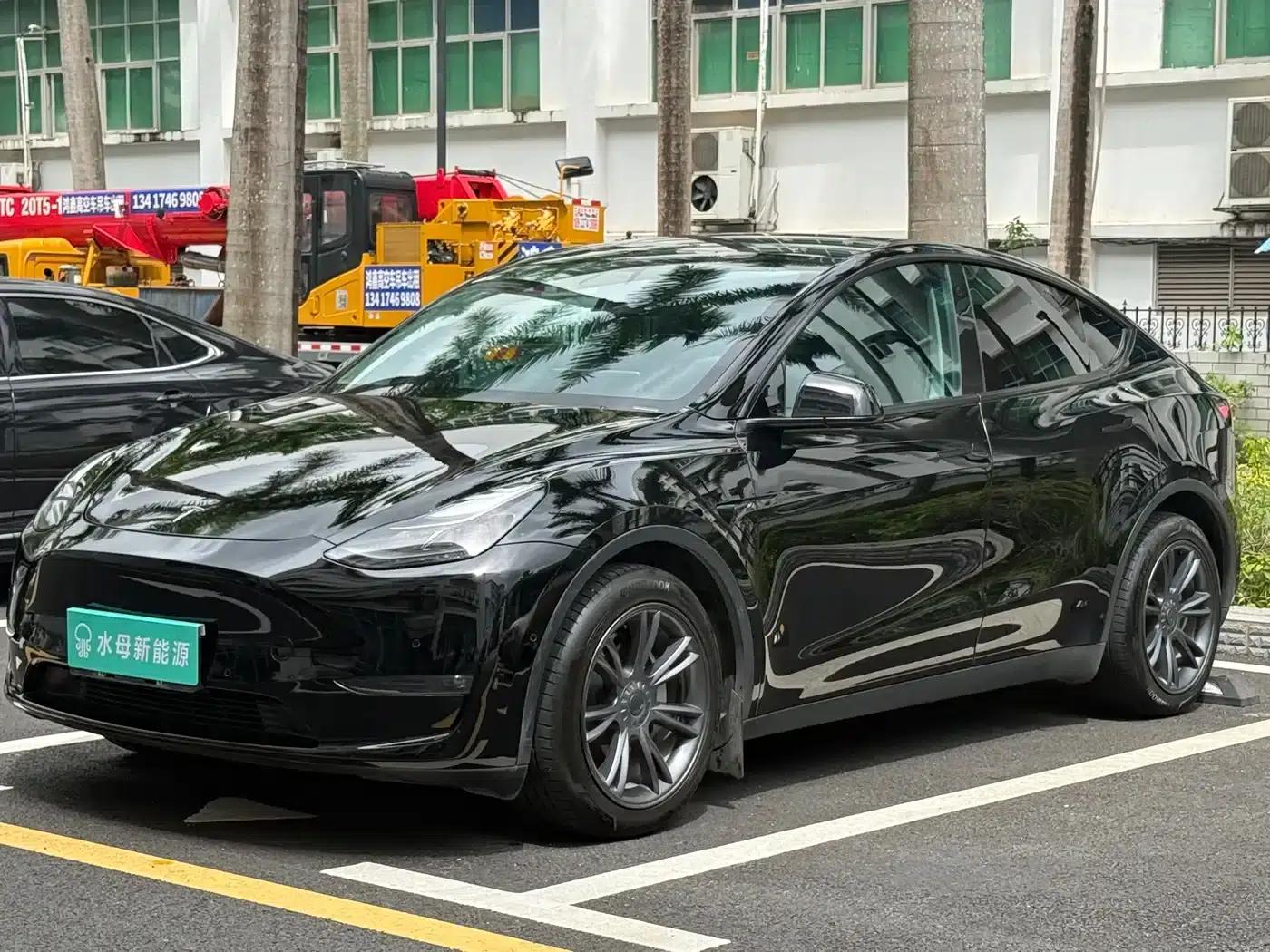 Model Y 2021 Long Range All-Wheel Drive — миниатюра 1