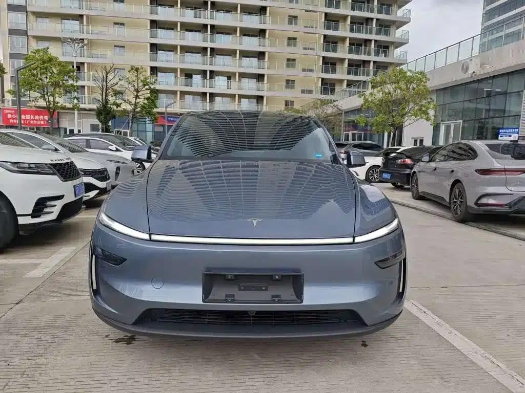 Model Y 2025 Rear-Wheel Drive — миниатюра 2