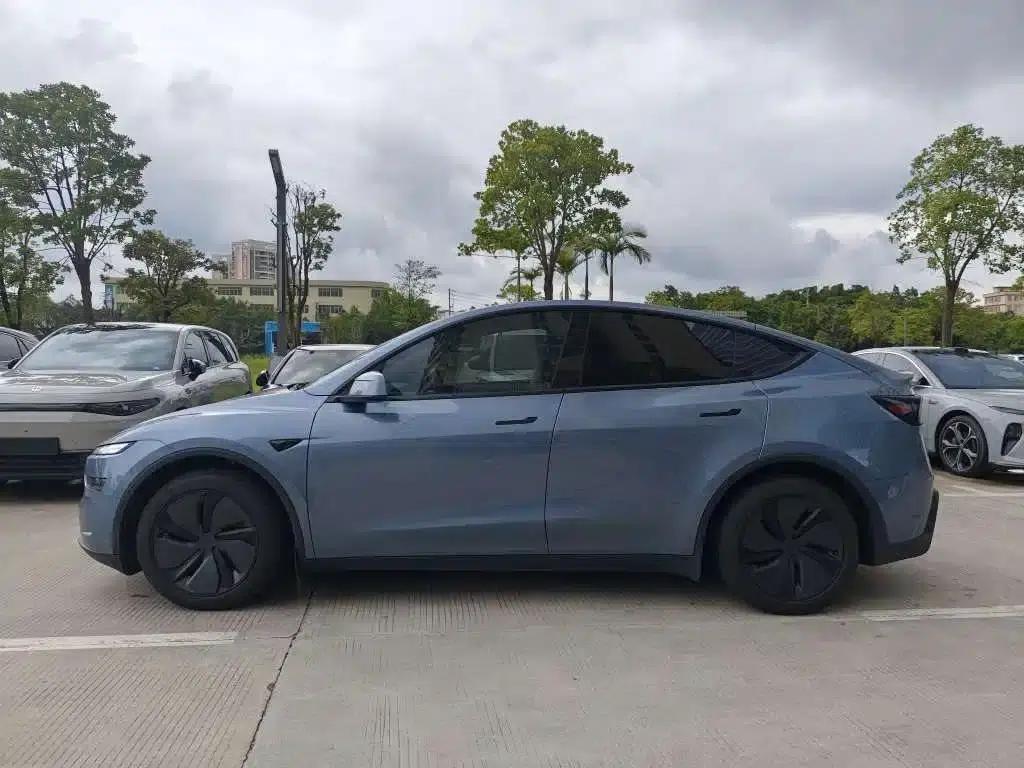 Model Y 2025 Rear-Wheel Drive — миниатюра 3