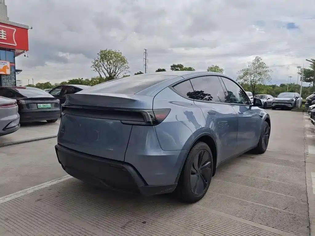 Model Y 2025 Rear-Wheel Drive — миниатюра 5