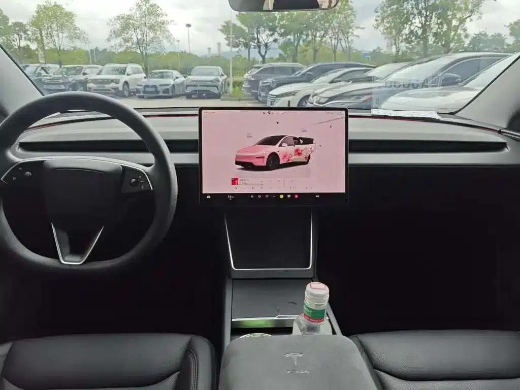 Model Y 2025 Rear-Wheel Drive — миниатюра 8