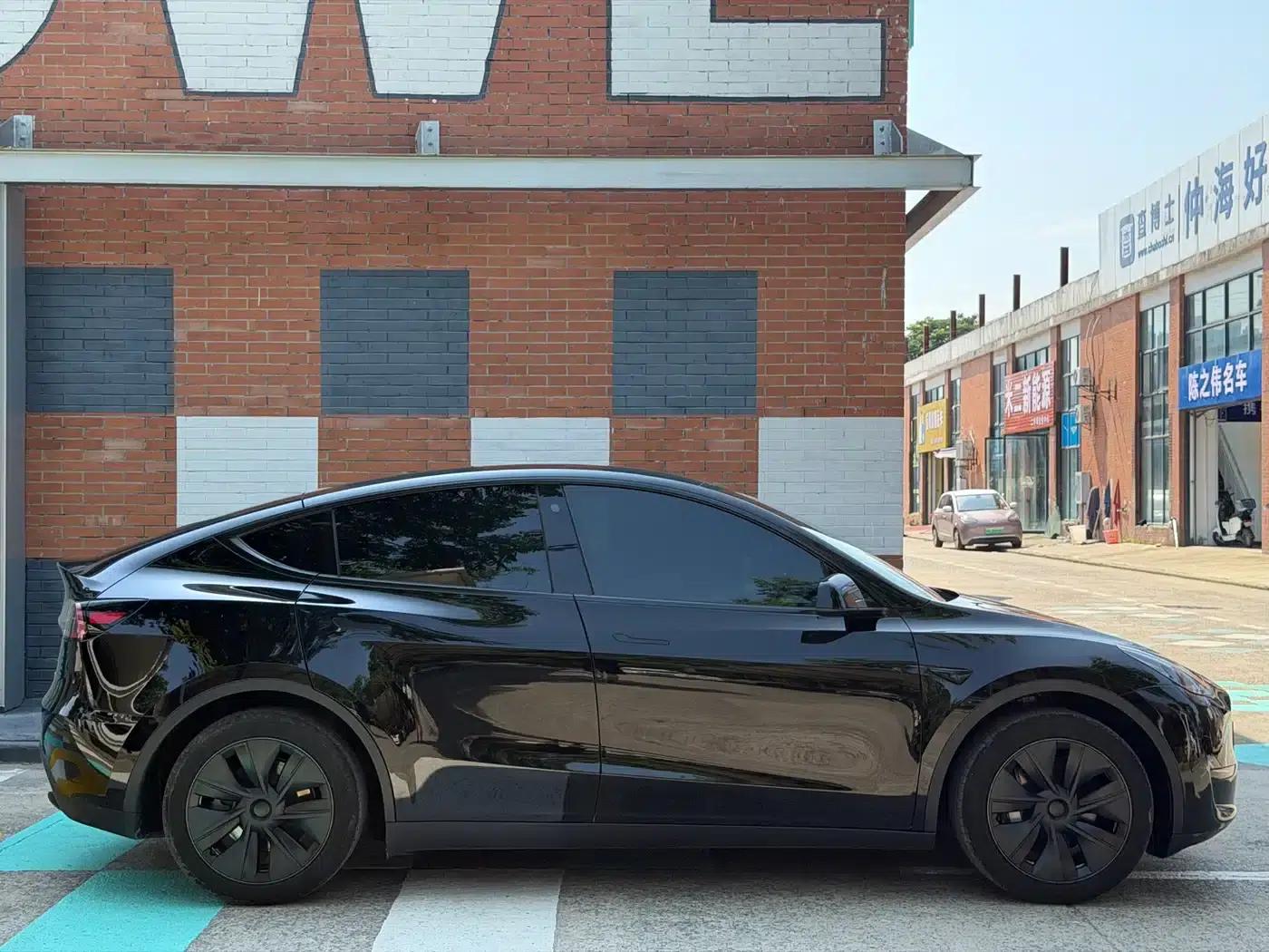 Model Y 2023 Rear-Wheel Drive — миниатюра 3