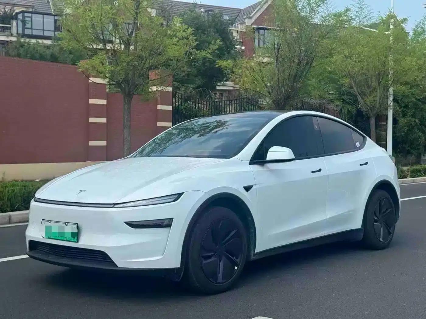 Model Y 2025 Rear-Wheel Drive — миниатюра 1