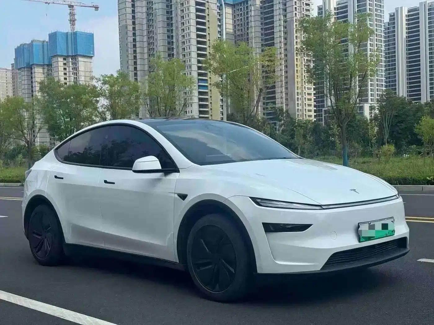 Model Y 2025 Rear-Wheel Drive — миниатюра 3