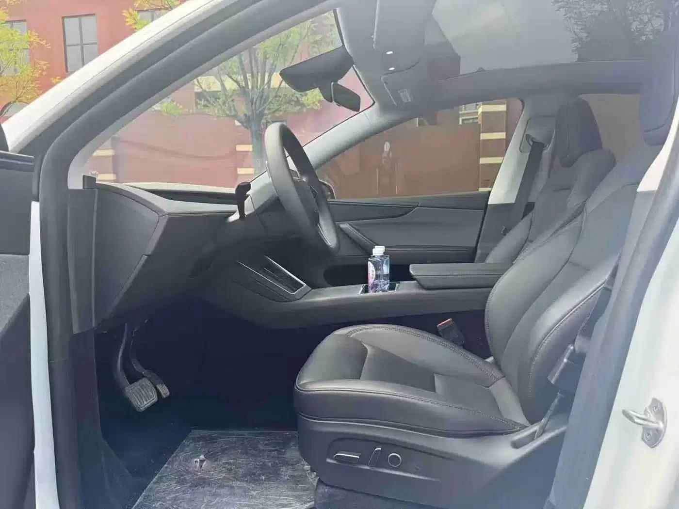 Model Y 2025 Rear-Wheel Drive — миниатюра 4