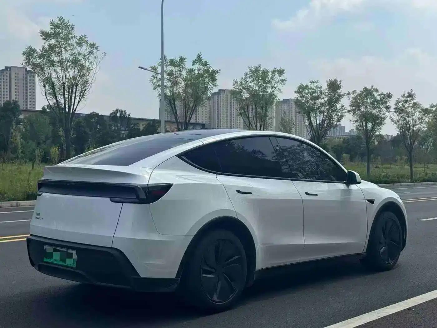Model Y 2025 Rear-Wheel Drive — миниатюра 7