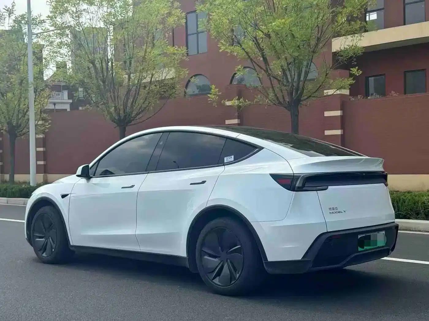 Model Y 2025 Rear-Wheel Drive — миниатюра 9